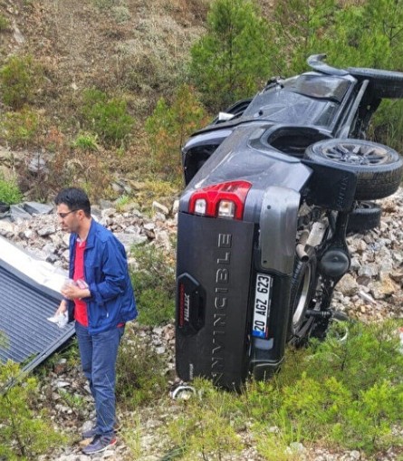 Eski Bakan Nihat Zeybekci kaza yaptı: Aracı şarampole yuvarlandı